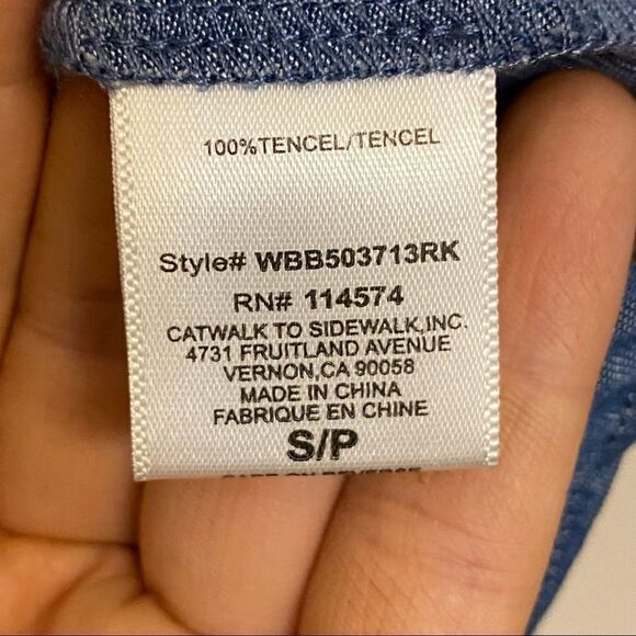 Ro + De blue Chambray blue Tie Neck Tencel Top coastal beachy lagenlook S - Picture 5 of 8